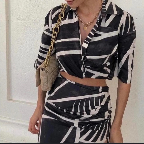 ZARA PRINTED CROPPED SHIRT BLOGGERS FAV BLACK / WHITE S Knot Front Collared - Picture 6 of 16